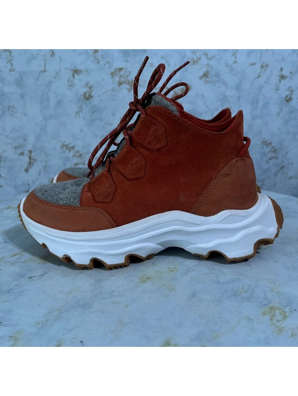 Sorel upper midsole